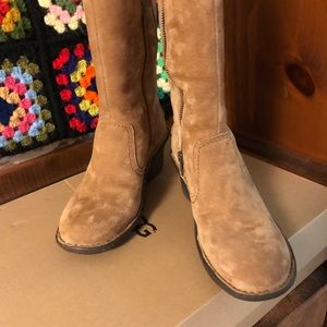**LAST CHANCE**UGG wedge boots, tan suede, size 6 will be donated soon...